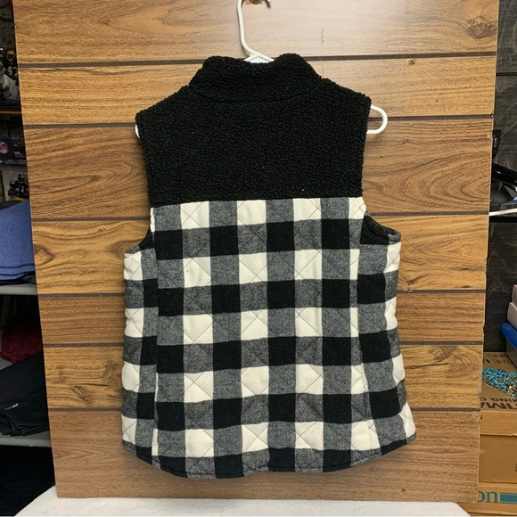 Maurice’s plush vest size large black/white plaid EUC - Picture 5 of 7